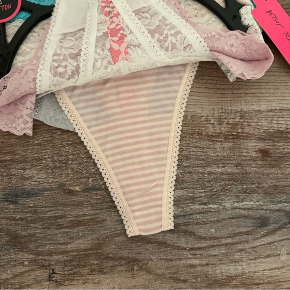 Betsey Johnson 5PCK Mixed Lace & Cotton Thongs - Picture 9 of 10